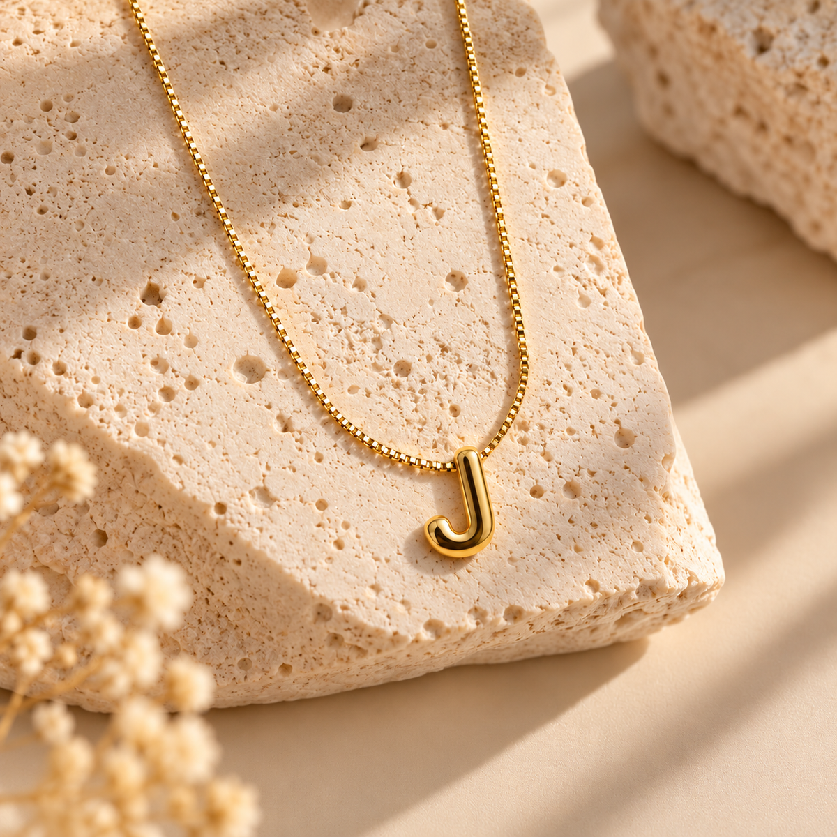 Collar J
